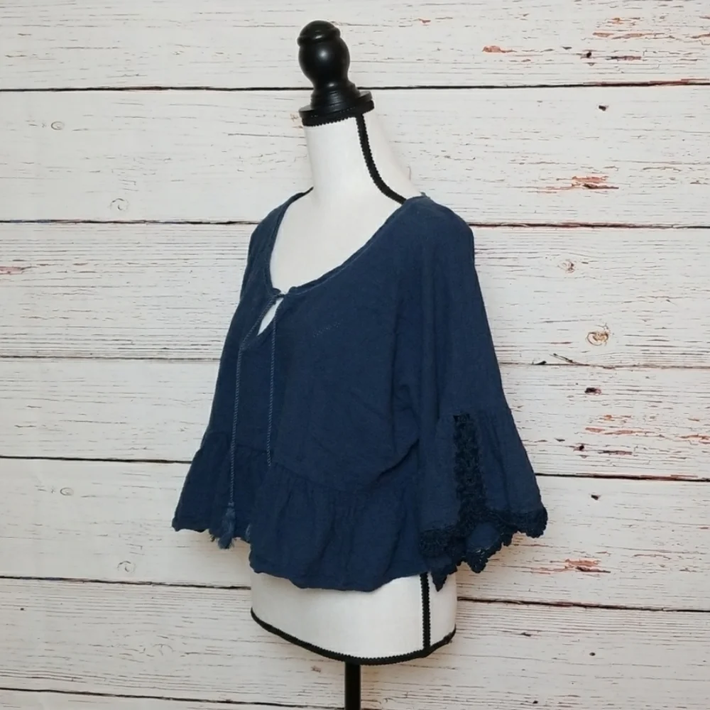 FREE PEOPLE // boho-chic textured fabric tie plunge wide sleeve top